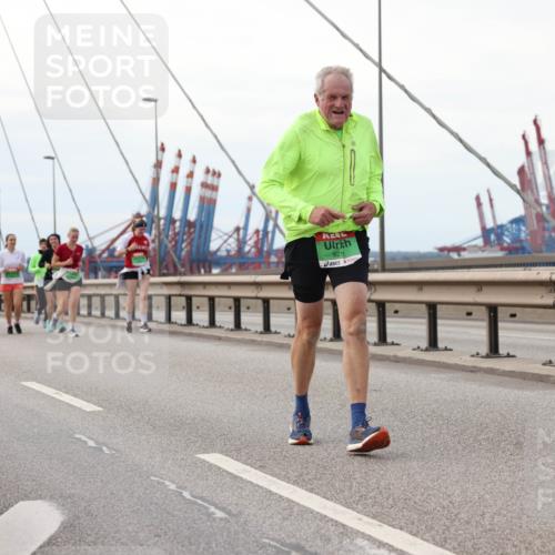 03.10.2025 - Köhlbrandbrückenlauf Lena Gebhardt http://msf.ph/oto/9130704 03.10.2025 16:06:28 Position 2 921 meine-sportfotos.de