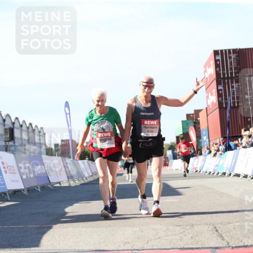03.10.2025 - Köhlbrandbrückenlauf Jannik Wohlers http://msf.ph/oto/9130712 03.10.2025 13:48:12 Ziel 5735, 6164, 6165 meine-sportfotos.de