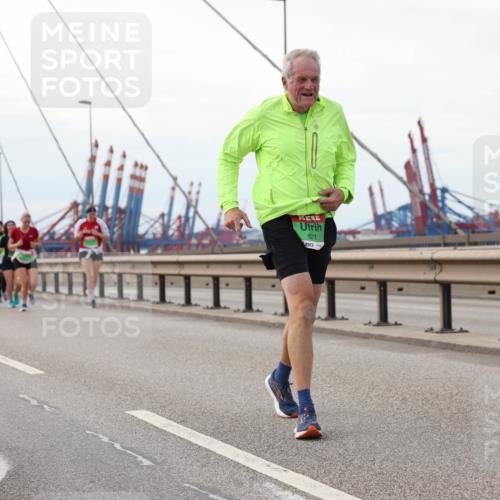 03.10.2025 - Köhlbrandbrückenlauf Lena Gebhardt http://msf.ph/oto/9130716 03.10.2025 16:06:29 Position 2 921 meine-sportfotos.de