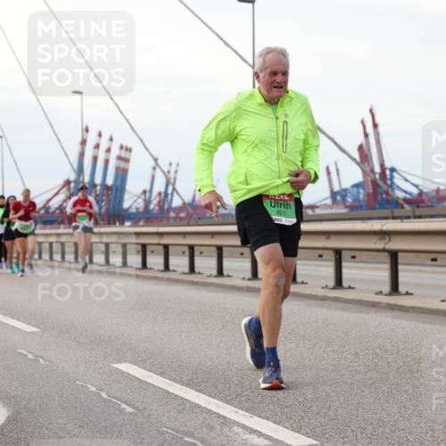 03.10.2025 - Köhlbrandbrückenlauf Lena Gebhardt http://msf.ph/oto/9130720 03.10.2025 16:06:29 Position 2 921 meine-sportfotos.de