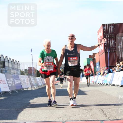 03.10.2025 - Köhlbrandbrückenlauf Jannik Wohlers http://msf.ph/oto/9130721 03.10.2025 13:48:12 Ziel 5735, 6164, 6165 meine-sportfotos.de