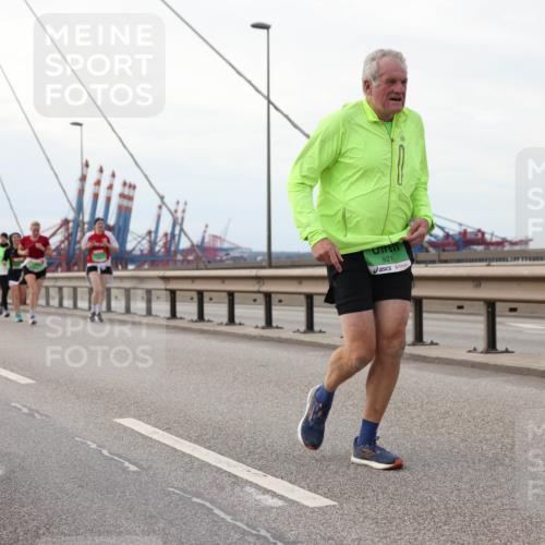 03.10.2025 - Köhlbrandbrückenlauf Lena Gebhardt http://msf.ph/oto/9130722 03.10.2025 16:06:29 Position 2 921 meine-sportfotos.de