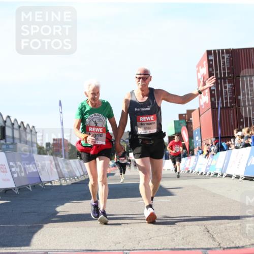 03.10.2025 - Köhlbrandbrückenlauf Jannik Wohlers http://msf.ph/oto/9130724 03.10.2025 13:48:12 Ziel 5735, 6164, 6165 meine-sportfotos.de