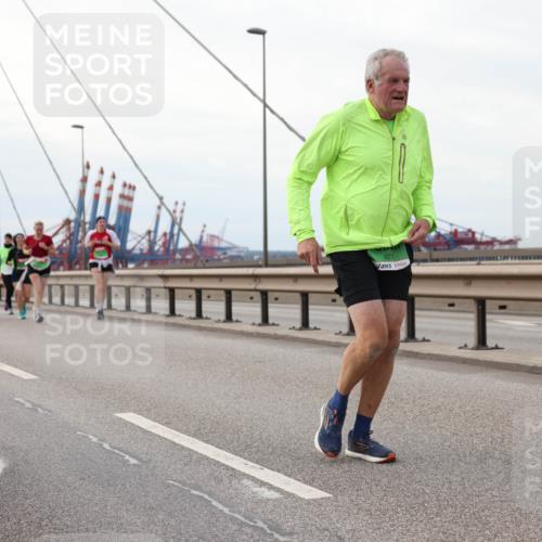 03.10.2025 - Köhlbrandbrückenlauf Lena Gebhardt http://msf.ph/oto/9130728 03.10.2025 16:06:29 Position 2 921 meine-sportfotos.de