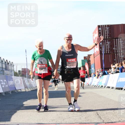 03.10.2025 - Köhlbrandbrückenlauf Jannik Wohlers http://msf.ph/oto/9130730 03.10.2025 13:48:12 Ziel 5735, 6164, 6165 meine-sportfotos.de