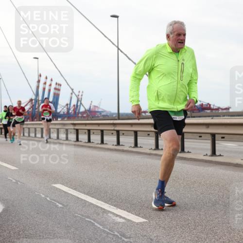 03.10.2025 - Köhlbrandbrückenlauf Lena Gebhardt http://msf.ph/oto/9130732 03.10.2025 16:06:29 Position 2 921 meine-sportfotos.de