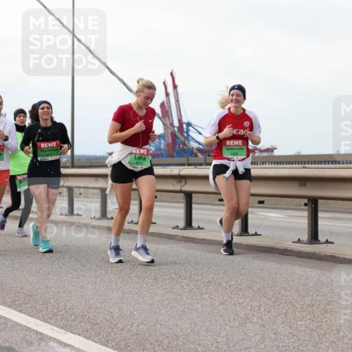 03.10.2025 - Köhlbrandbrückenlauf Lena Gebhardt http://msf.ph/oto/9130736 03.10.2025 16:06:35 Position 2 391, 8573, 8849, 9336 meine-sportfotos.de