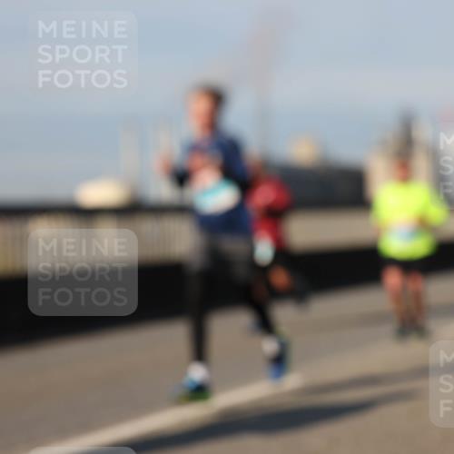 03.10.2025 - Köhlbrandbrückenlauf Lena Gebhardt http://msf.ph/oto/9130737 03.10.2025 09:49:40 Position 2  meine-sportfotos.de