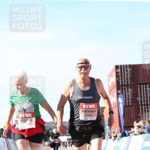 03.10.2025 - Köhlbrandbrückenlauf Jannik Wohlers http://msf.ph/oto/9130738 03.10.2025 13:48:13 Ziel 5735, 6164, 6165 meine-sportfotos.de