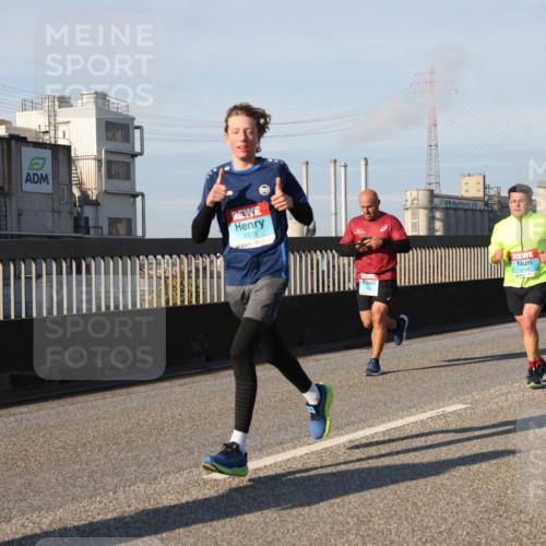 03.10.2025 - Köhlbrandbrückenlauf Lena Gebhardt http://msf.ph/oto/9130750 03.10.2025 09:49:40 Position 2 3379 meine-sportfotos.de