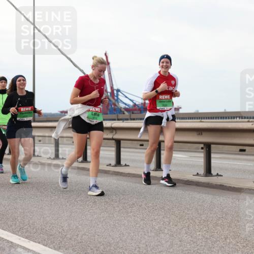 03.10.2025 - Köhlbrandbrückenlauf Lena Gebhardt http://msf.ph/oto/9130752 03.10.2025 16:06:35 Position 2 8573, 8849, 8850, 9336, 9335 meine-sportfotos.de
