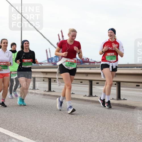 03.10.2025 - Köhlbrandbrückenlauf Lena Gebhardt http://msf.ph/oto/9130760 03.10.2025 16:06:36 Position 2 8391, 8573, 849, 8850, 9336, 9335 meine-sportfotos.de
