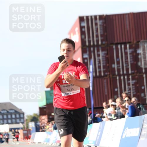 03.10.2025 - Köhlbrandbrückenlauf Jannik Wohlers http://msf.ph/oto/9130788 03.10.2025 13:48:17 Ziel 4824, 5735, 6164, 6165 meine-sportfotos.de