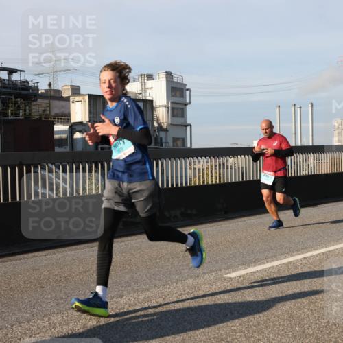 03.10.2025 - Köhlbrandbrückenlauf Lena Gebhardt http://msf.ph/oto/9130792 03.10.2025 09:49:41 Position 2  meine-sportfotos.de