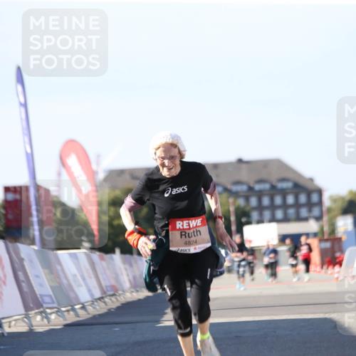 03.10.2025 - Köhlbrandbrückenlauf Jannik Wohlers http://msf.ph/oto/9130801 03.10.2025 13:48:18 Ziel 4824, 5735, 6164, 6165 meine-sportfotos.de