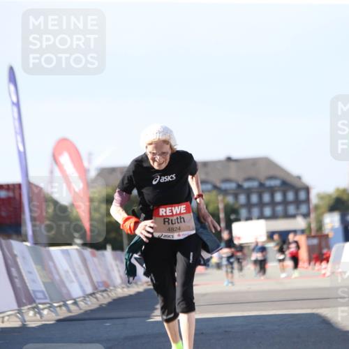 03.10.2025 - Köhlbrandbrückenlauf Jannik Wohlers http://msf.ph/oto/9130803 03.10.2025 13:48:18 Ziel 4824, 5735, 6164, 6165 meine-sportfotos.de