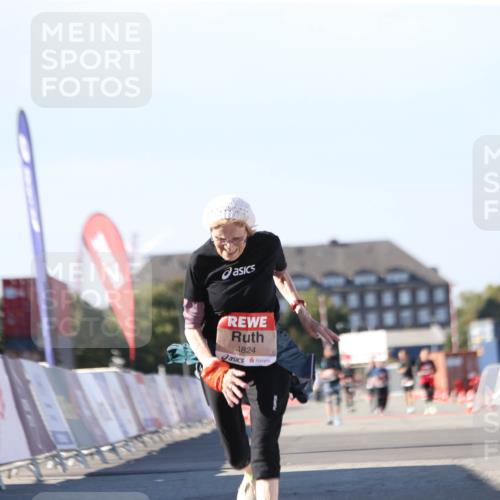 03.10.2025 - Köhlbrandbrückenlauf Jannik Wohlers http://msf.ph/oto/9130806 03.10.2025 13:48:18 Ziel 4824, 5735, 6164, 6165 meine-sportfotos.de