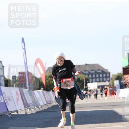 03.10.2025 - Köhlbrandbrückenlauf Jannik Wohlers http://msf.ph/oto/9130810 03.10.2025 13:48:18 Ziel 4824, 5735, 6164, 6165 meine-sportfotos.de