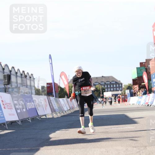 03.10.2025 - Köhlbrandbrückenlauf Jannik Wohlers http://msf.ph/oto/9130814 03.10.2025 13:48:18 Ziel 4824, 5735, 6164, 6165 meine-sportfotos.de