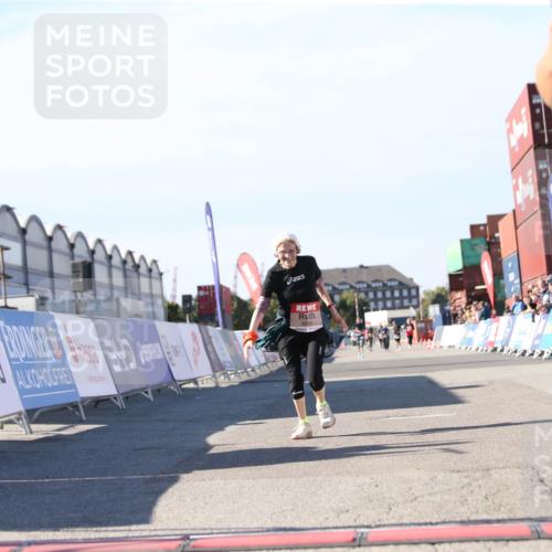 03.10.2025 - Köhlbrandbrückenlauf Jannik Wohlers http://msf.ph/oto/9130820 03.10.2025 13:48:19 Ziel 4824, 5735, 6164, 6165 meine-sportfotos.de
