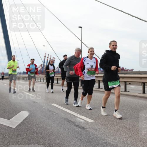 03.10.2025 - Köhlbrandbrückenlauf Lena Gebhardt http://msf.ph/oto/9130822 03.10.2025 16:06:39 Position 2 8391 meine-sportfotos.de