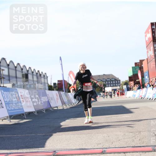 03.10.2025 - Köhlbrandbrückenlauf Jannik Wohlers http://msf.ph/oto/9130824 03.10.2025 13:48:19 Ziel 4824, 5735, 6164, 6165 meine-sportfotos.de