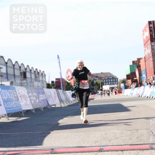 03.10.2025 - Köhlbrandbrückenlauf Jannik Wohlers http://msf.ph/oto/9130826 03.10.2025 13:48:19 Ziel 4824, 5735, 6164, 6165 meine-sportfotos.de