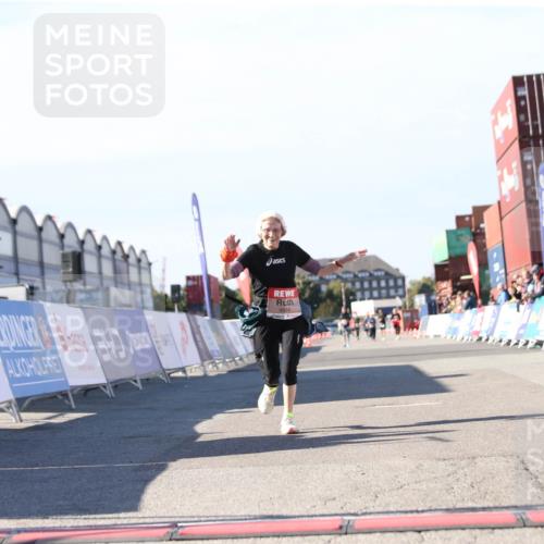 03.10.2025 - Köhlbrandbrückenlauf Jannik Wohlers http://msf.ph/oto/9130829 03.10.2025 13:48:19 Ziel 4824, 5735, 6164, 6165 meine-sportfotos.de