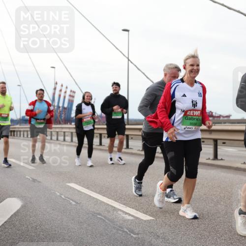 03.10.2025 - Köhlbrandbrückenlauf Lena Gebhardt http://msf.ph/oto/9130833 03.10.2025 16:06:39 Position 2 8659, 8391 meine-sportfotos.de