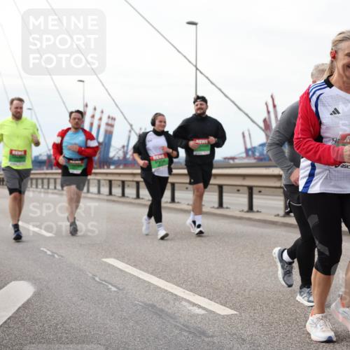 03.10.2025 - Köhlbrandbrückenlauf Lena Gebhardt http://msf.ph/oto/9130841 03.10.2025 16:06:40 Position 2  meine-sportfotos.de