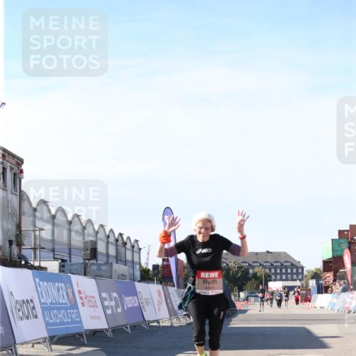 03.10.2025 - Köhlbrandbrückenlauf Jannik Wohlers http://msf.ph/oto/9130855 03.10.2025 13:48:20 Ziel 4824, 5735, 6164, 6165 meine-sportfotos.de