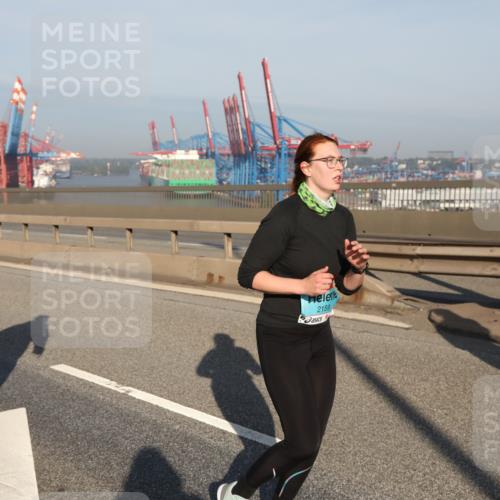 03.10.2025 - Köhlbrandbrückenlauf Yannick Fuchs http://msf.ph/oto/9130863 03.10.2025 09:03:12 Position 2 2307, 2159 meine-sportfotos.de