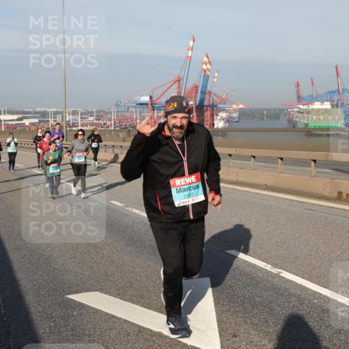 03.10.2025 - Köhlbrandbrückenlauf Yannick Fuchs http://msf.ph/oto/9130870 03.10.2025 09:03:12 Position 2 2307 meine-sportfotos.de