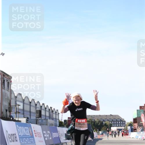 03.10.2025 - Köhlbrandbrückenlauf Jannik Wohlers http://msf.ph/oto/9130872 03.10.2025 13:48:20 Ziel 4824, 5735, 6164, 6165 meine-sportfotos.de