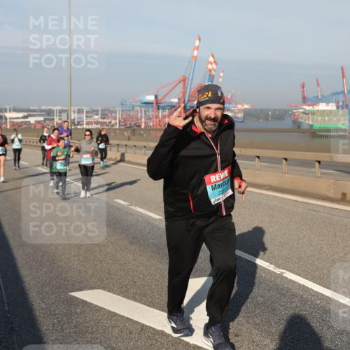 03.10.2025 - Köhlbrandbrückenlauf Yannick Fuchs http://msf.ph/oto/9130877 03.10.2025 09:03:12 Position 2 2307 meine-sportfotos.de