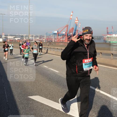 03.10.2025 - Köhlbrandbrückenlauf Yannick Fuchs http://msf.ph/oto/9130883 03.10.2025 09:03:13 Position 2 2307 meine-sportfotos.de