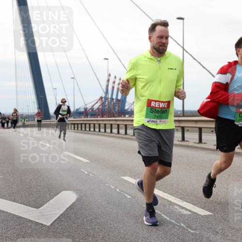 03.10.2025 - Köhlbrandbrückenlauf Lena Gebhardt http://msf.ph/oto/9130888 03.10.2025 16:06:42 Position 2 7479, 9551 meine-sportfotos.de