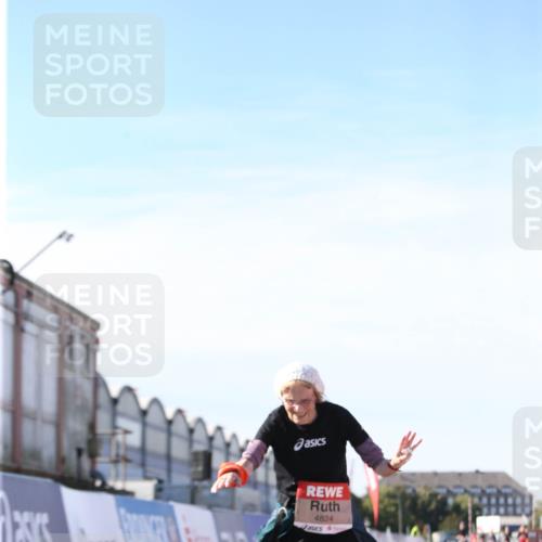 03.10.2025 - Köhlbrandbrückenlauf Jannik Wohlers http://msf.ph/oto/9130889 03.10.2025 13:48:20 Ziel 4824, 5735, 6164, 6165 meine-sportfotos.de