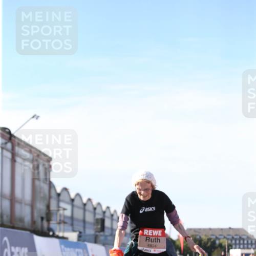 03.10.2025 - Köhlbrandbrückenlauf Jannik Wohlers http://msf.ph/oto/9130891 03.10.2025 13:48:21 Ziel 4824, 5735, 6164, 6165 meine-sportfotos.de