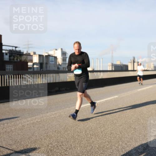 03.10.2025 - Köhlbrandbrückenlauf Lena Gebhardt http://msf.ph/oto/9130893 03.10.2025 09:49:44 Position 2  meine-sportfotos.de