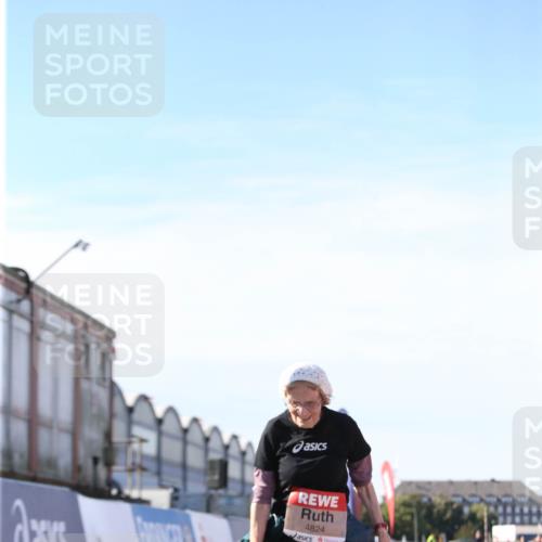 03.10.2025 - Köhlbrandbrückenlauf Jannik Wohlers http://msf.ph/oto/9130896 03.10.2025 13:48:21 Ziel 4824, 5735, 6164, 6165 meine-sportfotos.de