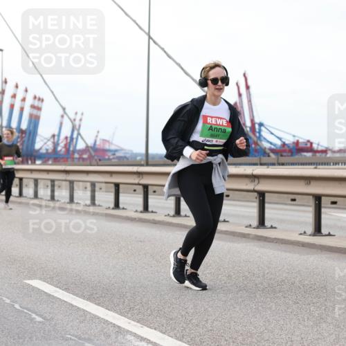 03.10.2025 - Köhlbrandbrückenlauf Lena Gebhardt http://msf.ph/oto/9130897 03.10.2025 16:06:47 Position 2 8641 meine-sportfotos.de
