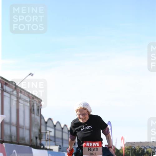 03.10.2025 - Köhlbrandbrückenlauf Jannik Wohlers http://msf.ph/oto/9130905 03.10.2025 13:48:21 Ziel 4824, 5735, 6164, 6165 meine-sportfotos.de
