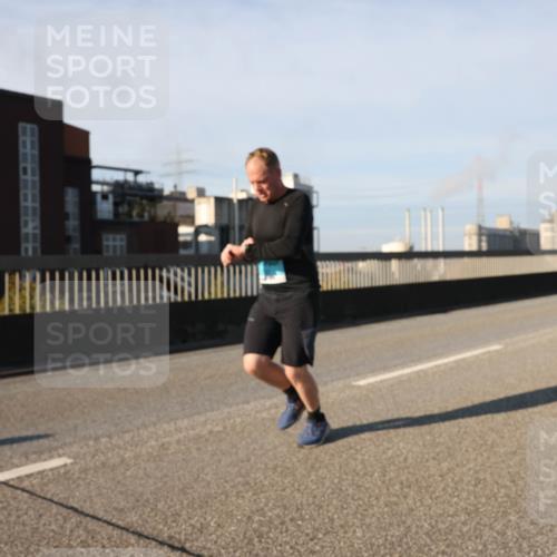 03.10.2025 - Köhlbrandbrückenlauf Lena Gebhardt http://msf.ph/oto/9130914 03.10.2025 09:49:44 Position 2  meine-sportfotos.de