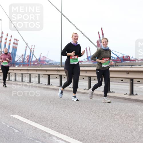 03.10.2025 - Köhlbrandbrückenlauf Lena Gebhardt http://msf.ph/oto/9130917 03.10.2025 16:06:52 Position 2 8147 meine-sportfotos.de