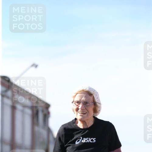 03.10.2025 - Köhlbrandbrückenlauf Jannik Wohlers http://msf.ph/oto/9130918 03.10.2025 13:48:21 Ziel 4824, 5735, 6164, 6165 meine-sportfotos.de