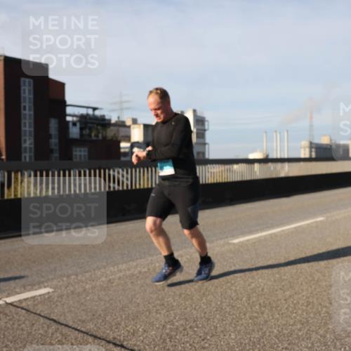 03.10.2025 - Köhlbrandbrückenlauf Lena Gebhardt http://msf.ph/oto/9130920 03.10.2025 09:49:44 Position 2  meine-sportfotos.de