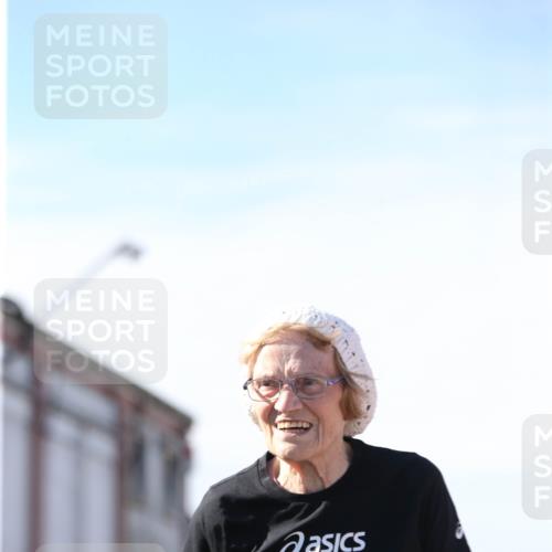 03.10.2025 - Köhlbrandbrückenlauf Jannik Wohlers http://msf.ph/oto/9130921 03.10.2025 13:48:22 Ziel 4824, 5735, 6164, 6165 meine-sportfotos.de