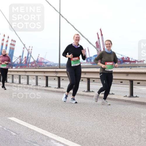 03.10.2025 - Köhlbrandbrückenlauf Lena Gebhardt http://msf.ph/oto/9130926 03.10.2025 16:06:52 Position 2 8147, 9714 meine-sportfotos.de