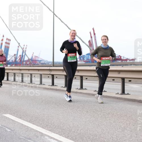 03.10.2025 - Köhlbrandbrückenlauf Lena Gebhardt http://msf.ph/oto/9130933 03.10.2025 16:06:53 Position 2 8147, 9714 meine-sportfotos.de